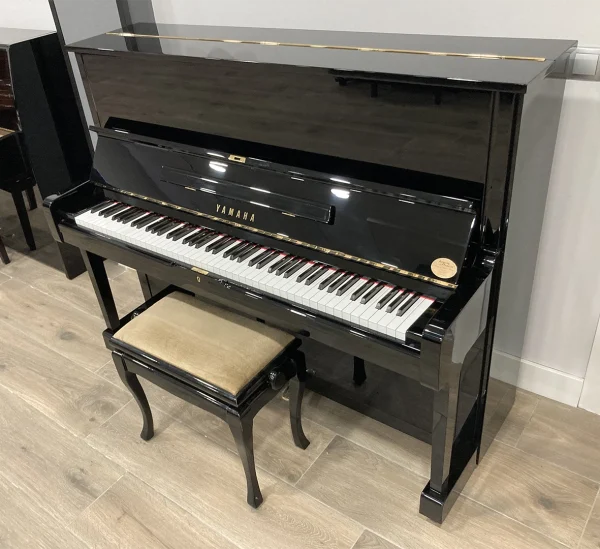 Yamaha U1 2072456