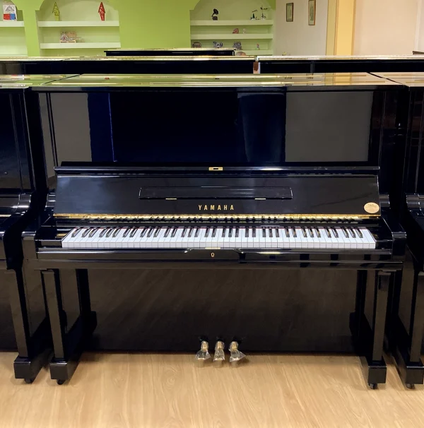 Alternative view of Yamaha U3H 2424026